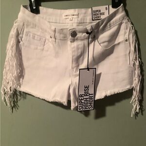 Almost Famous Super High Rise Short Size 5 NWT Women/Junior